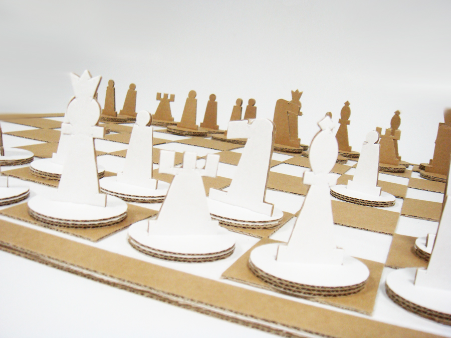 Confecção de jogos de xadrez com papelão (material reciclável)